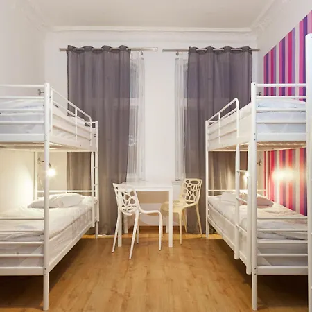 Blooms Boutique Hostel By Friendly Apartments Hostel Poznan
