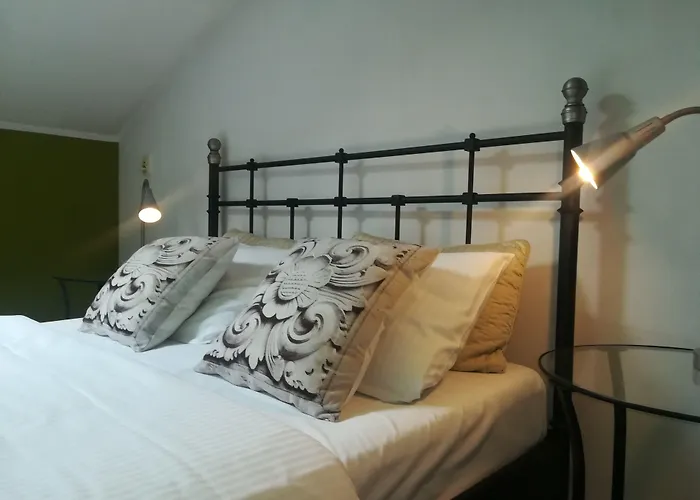 Ostello Blooms Boutique By Friendly *