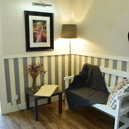 Blooms Boutique By Friendly Hostel