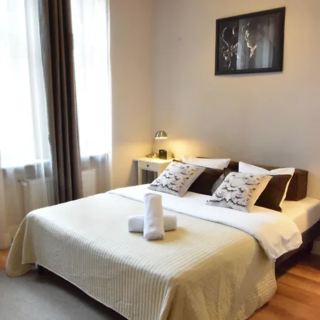 אכסניה Blooms Boutique By Friendly *